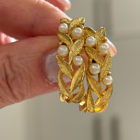 Vintage earrings gold plated Pearl and Leafs. - Picture 8 of 11